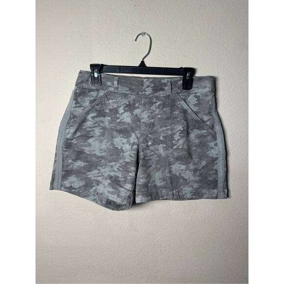 Spanx Stretch Twill Shorts Camo size M - Picture 1 of 5